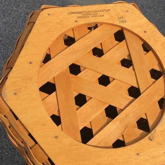 1998 Snowflake Basket - Picture 3 of 3